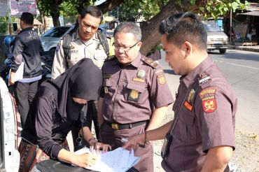 KPP Pratama Mataram Barat Sita dua buah Ruko Harri Razali Tax Consuting - Konsultan Pajak Jakarta KPP Pratama Mataram Barat Sita dua buah Ruko Harri Razali Tax Consuting - Konsultan Pajak Jakarta